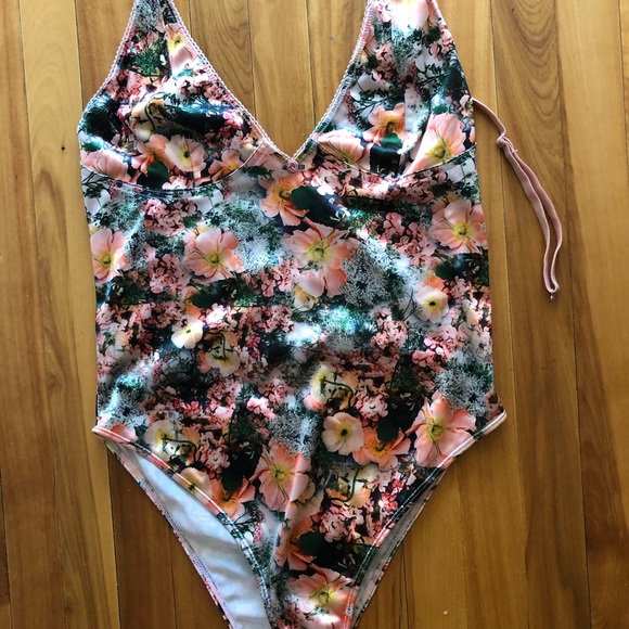 Flowery Bodysuits - Picture 2 of 4